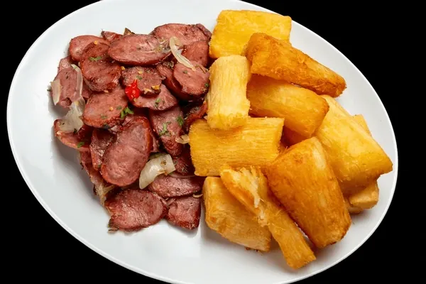 Calabresa con Yuca